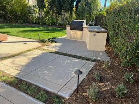 Gallery photos for Backyard Makeover with BBQ and Fire Pit: Image #2