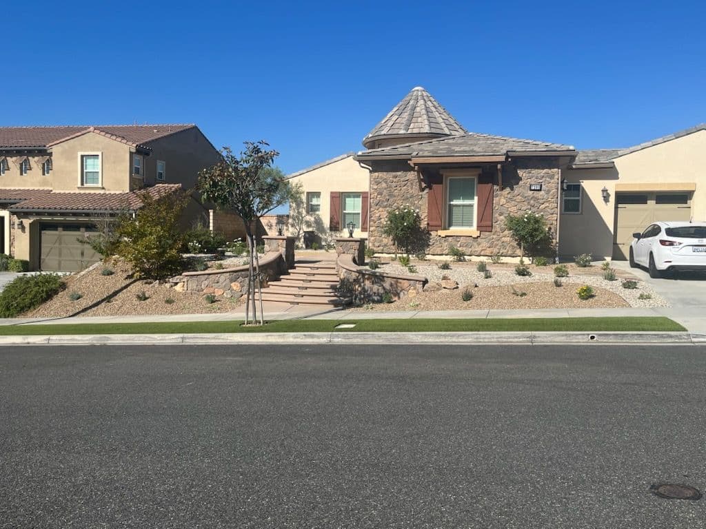 Gallery photos for Elegant Hardscape Stepway with Serene Desert Garden: Image #1